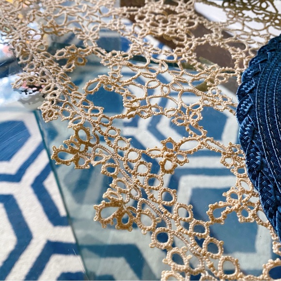 🍽️ VINTAGE TAN HAND MADE CROCHET SMALL TABLE RUNNER! (no accessories) - Picture 5 of 8